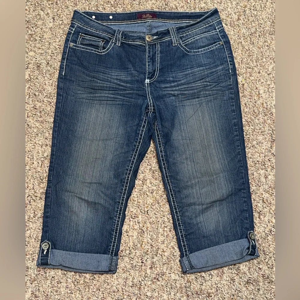 Women's size 12 Royalty by YMI Blue Cropped Jeans capris‎